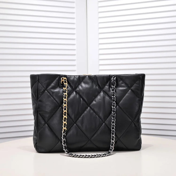 CC 22B 19BAG Tote