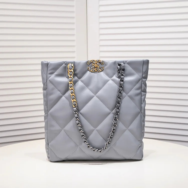CC 22b 19 BAG tote