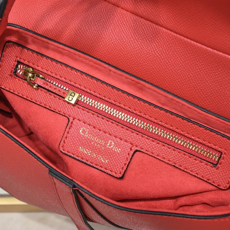 D saddle Be a classic with classics bag size: 25.5 x 20 x 6.5 cm