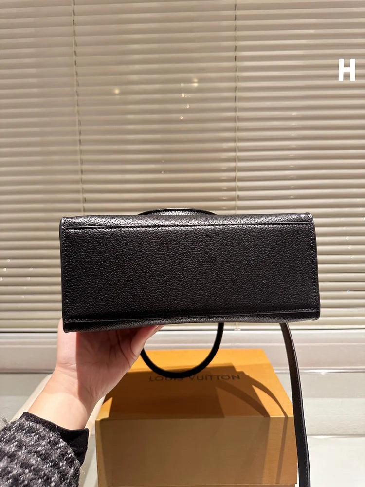 Louis Fall Capsule tote bag size ; 25cm