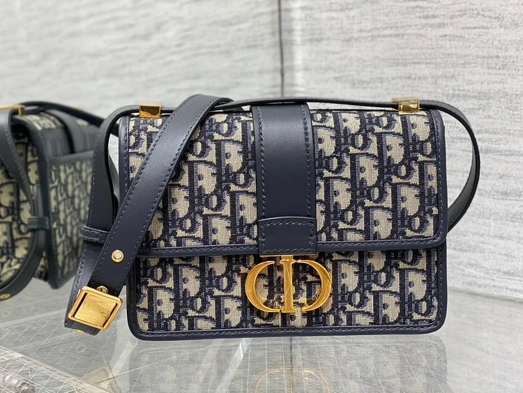 ๐ ๐ ๐ผ๐ป๐๐ฎ๐ถ๐ด๐ป๐ฒ bag 01