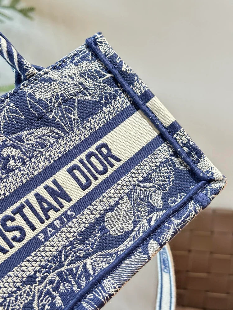 D mini tote bag size: 21.5x13x7.5cm