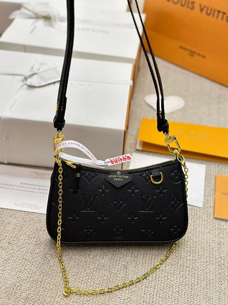 Louis Easy Pouch on Strap bag size : 22 * 13cm