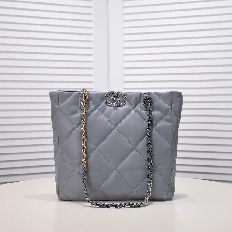 CC 22b 19 BAG tote