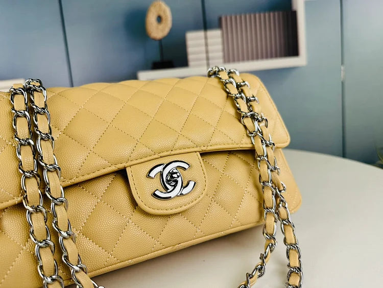 CC Classic Flap caviar leather 25 cm