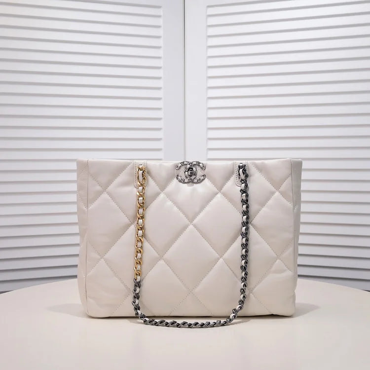CC 22B 19BAG Tote