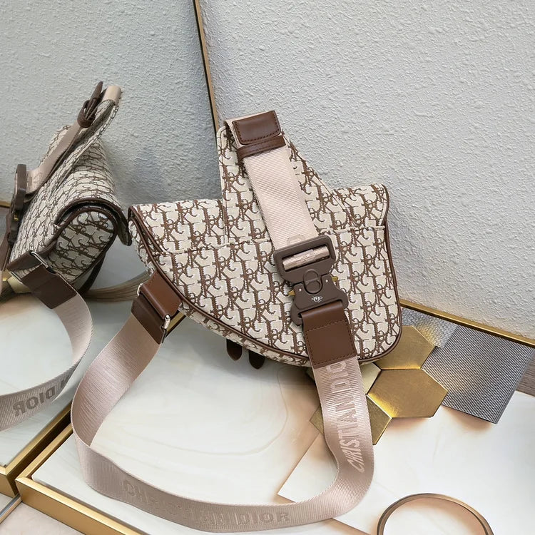 D homme2023 Pre-Fall saddle bag size : 20×28.6x5cm