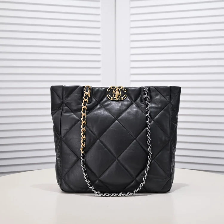 CC 22b 19 BAG tote