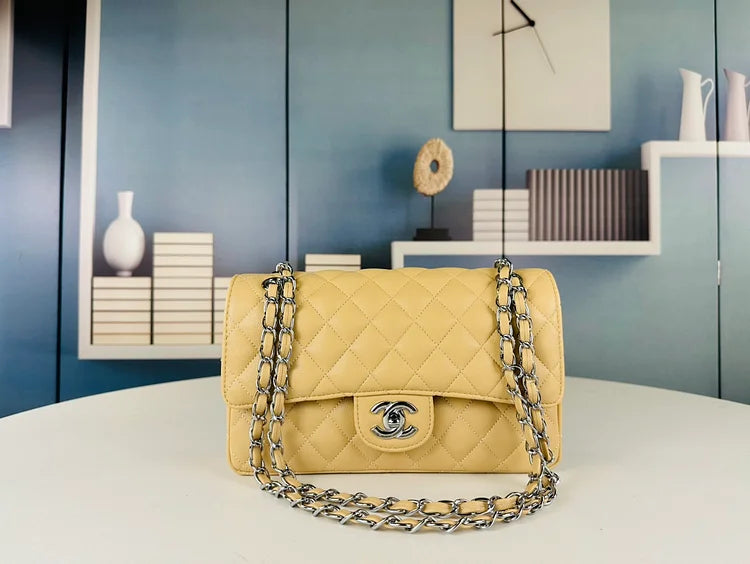 CC Classic Flap caviar leather 25 cm