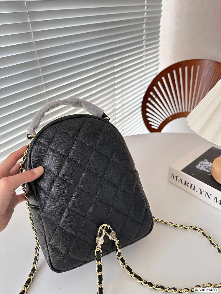CC 𝘝𝘪𝘯𝘵𝘢𝘨𝘦 backpack size:17.5 * 23 cm
