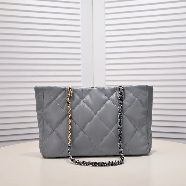 CC 22B 19BAG Tote