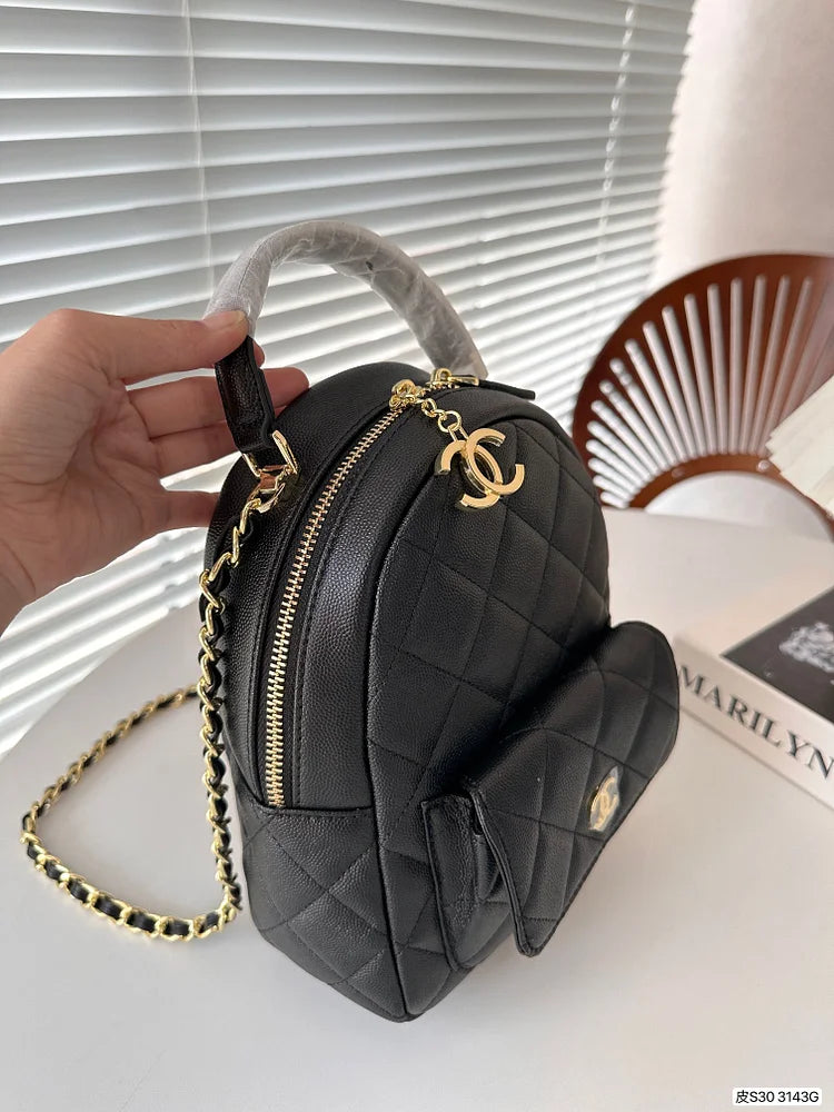 CC 𝘝𝘪𝘯𝘵𝘢𝘨𝘦 backpack size:17.5 * 23 cm