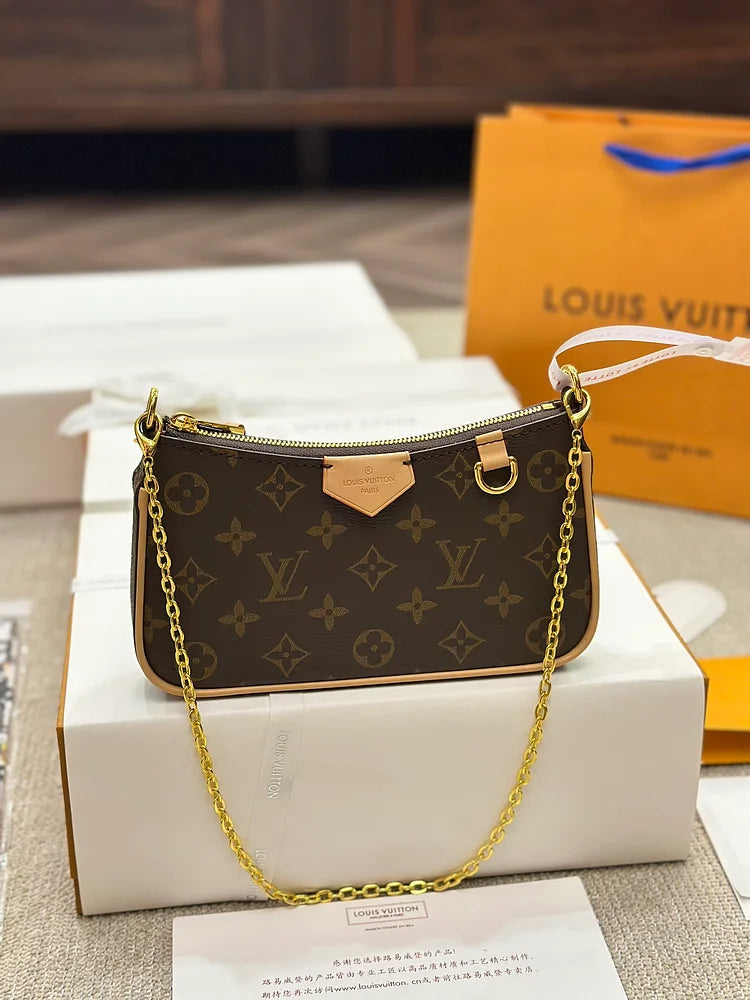 Louis Easy Pouch on Strap bag size : 22 * 13cm