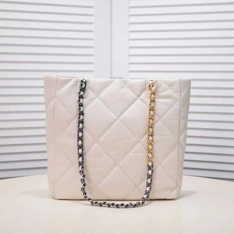 CC 22b 19 BAG tote