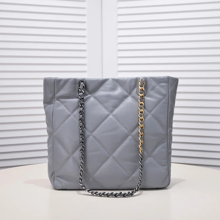 CC 22b 19 BAG tote