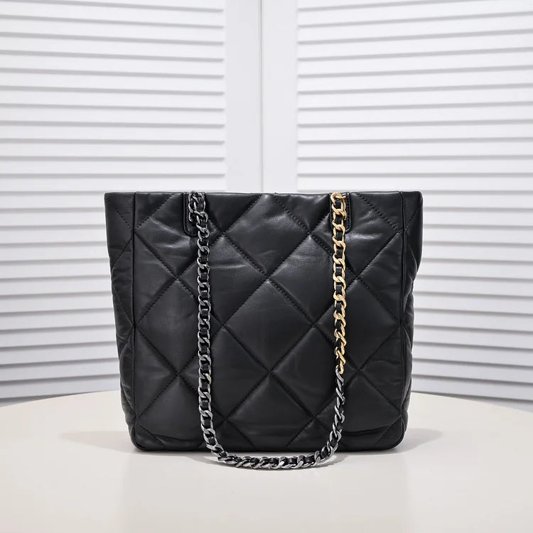 CC 22b 19 BAG tote