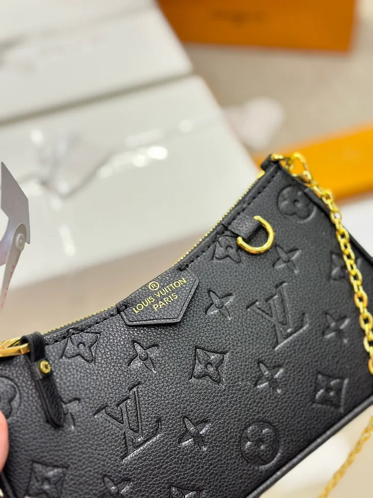 Louis Easy Pouch on Strap bag size : 22 * 13cm