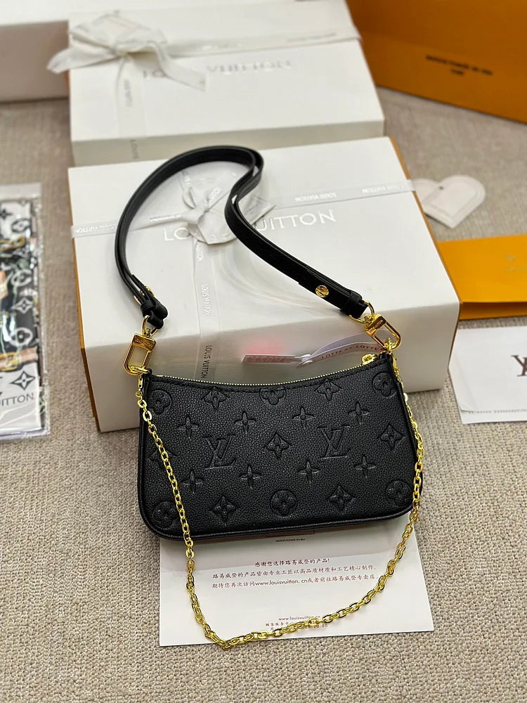 Louis Easy Pouch on Strap bag size : 22 * 13cm