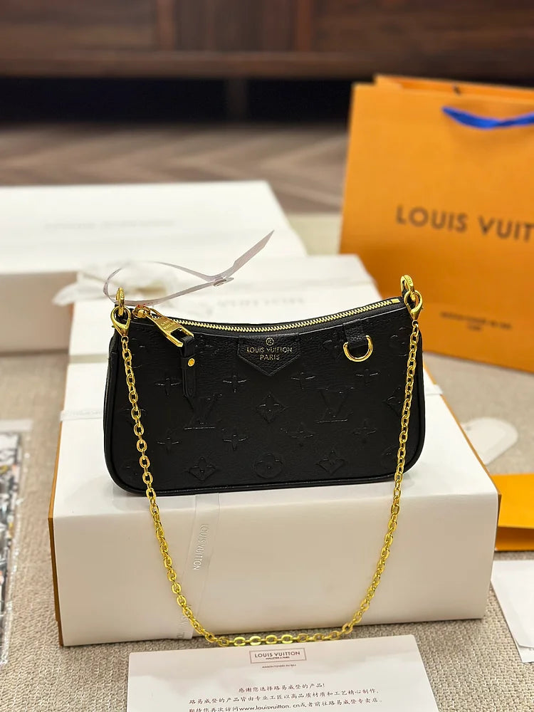 Louis Easy Pouch on Strap bag size : 22 * 13cm