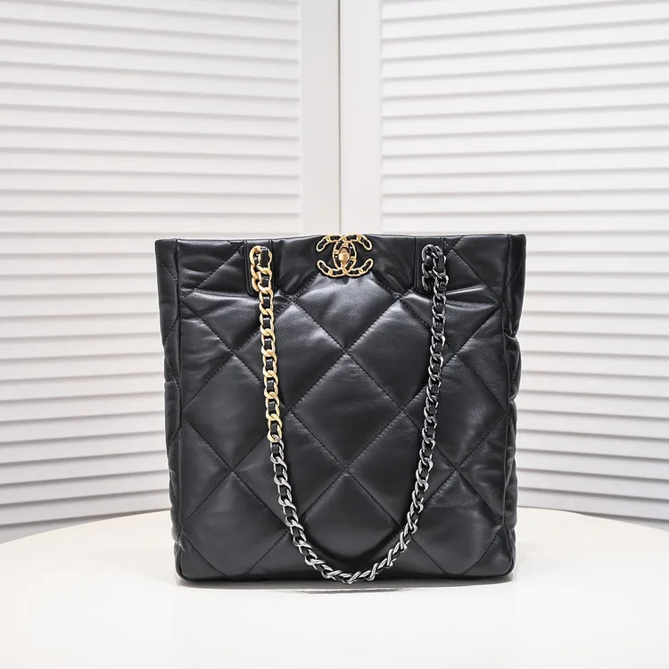 CC 22b 19 BAG tote