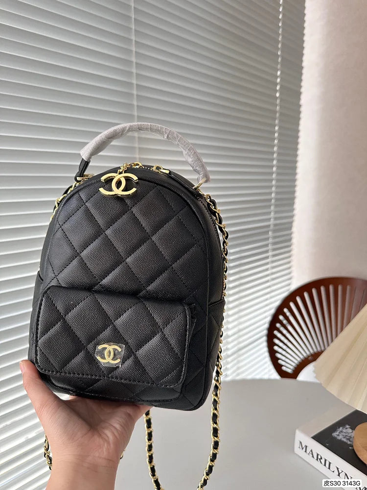 CC 𝘝𝘪𝘯𝘵𝘢𝘨𝘦 backpack size:17.5 * 23 cm