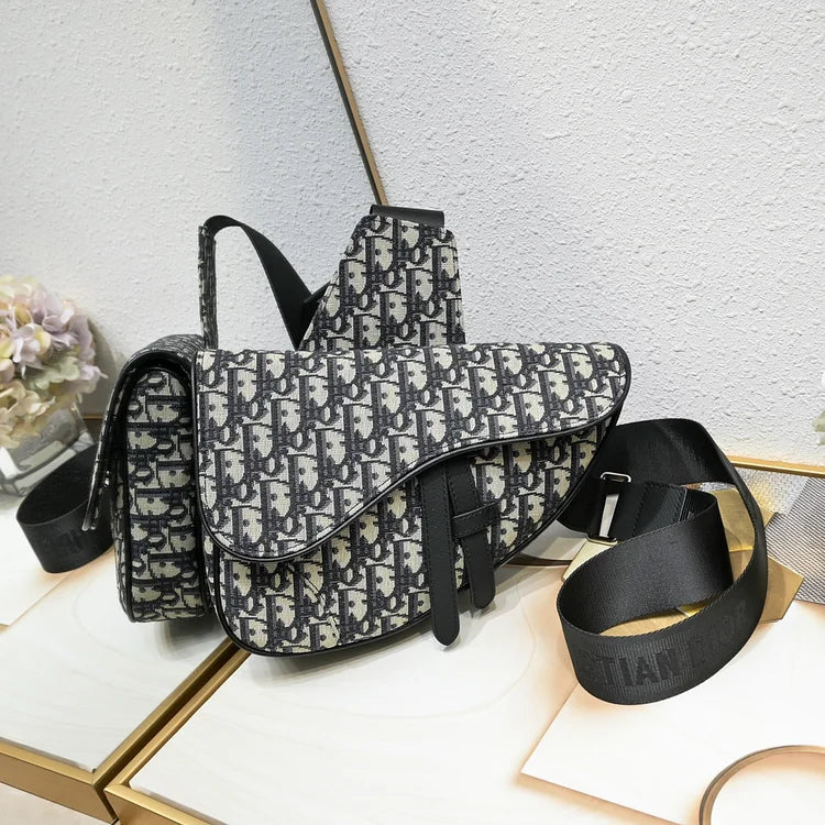 D homme2023 Pre-Fall saddle bag size : 20×28.6x5cm