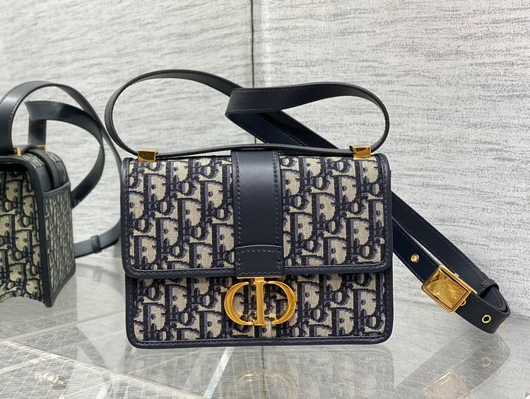 ๐ ๐ ๐ผ๐ป๐๐ฎ๐ถ๐ด๐ป๐ฒ bag 01
