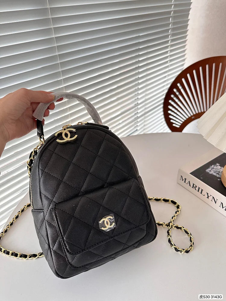 CC 𝘝𝘪𝘯𝘵𝘢𝘨𝘦 backpack size:17.5 * 23 cm