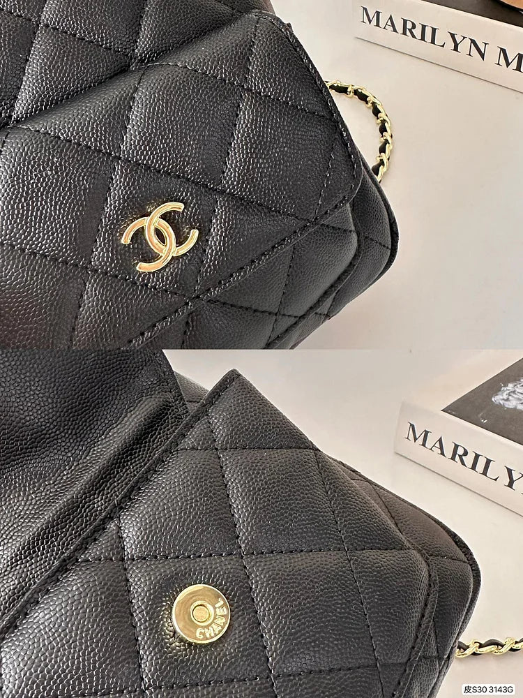 CC 𝘝𝘪𝘯𝘵𝘢𝘨𝘦 backpack size:17.5 * 23 cm