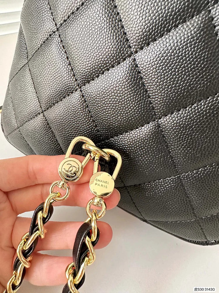 CC 𝘝𝘪𝘯𝘵𝘢𝘨𝘦 backpack size:17.5 * 23 cm