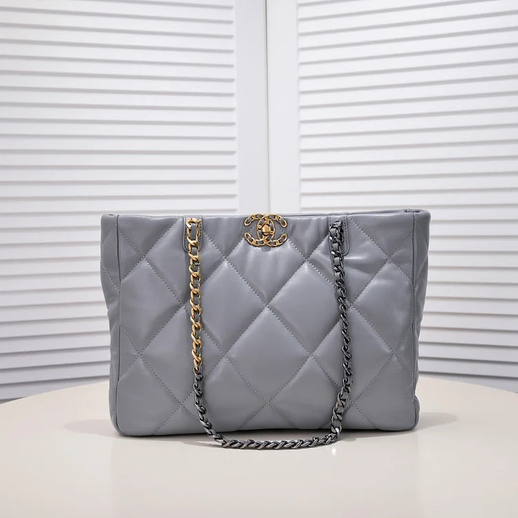 CC 22B 19BAG Tote