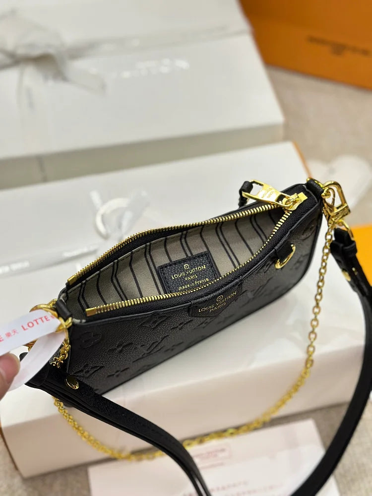 Louis Easy Pouch on Strap bag size : 22 * 13cm