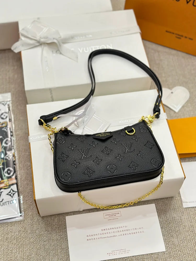 Louis Easy Pouch on Strap bag size : 22 * 13cm