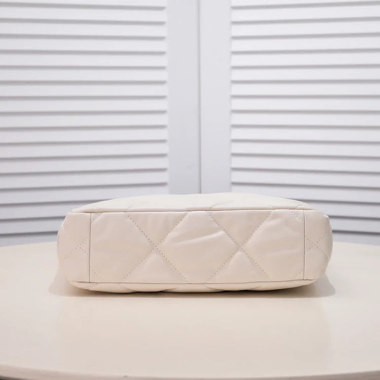 CC 22b 19 BAG tote