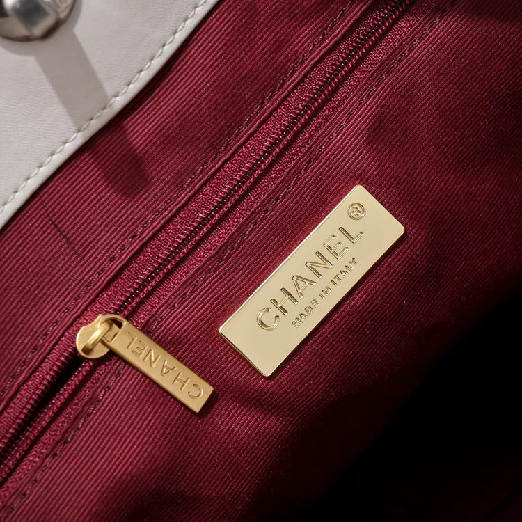 CC 22b 19 BAG tote