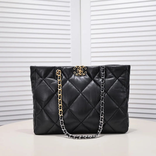 CC 22B 19BAG Tote