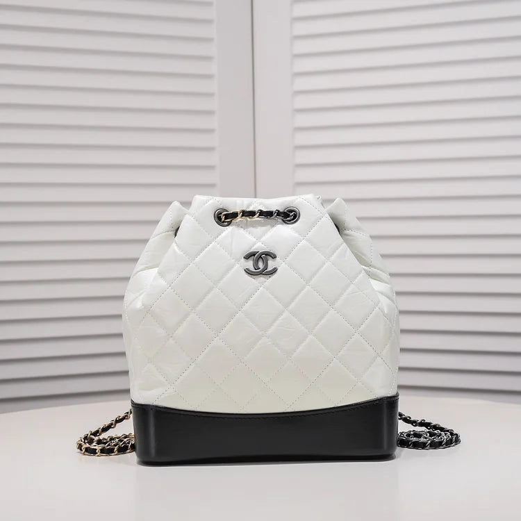 CC 17 Gabrielle backpack size : 24*23*11.5cm