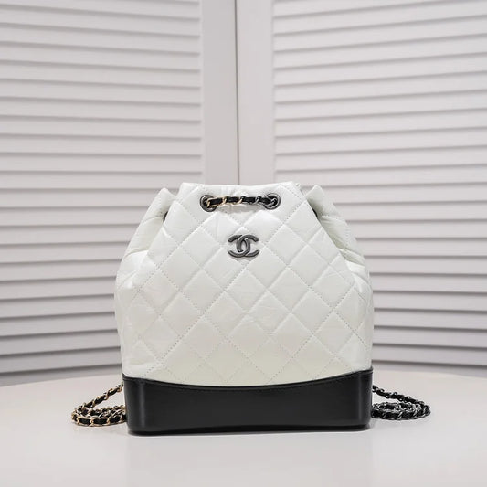CC 17 Gabrielle backpack size : 24*23*11.5cm