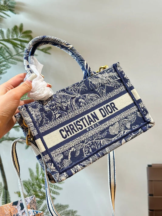 D mini tote bag size: 21.5x13x7.5cm