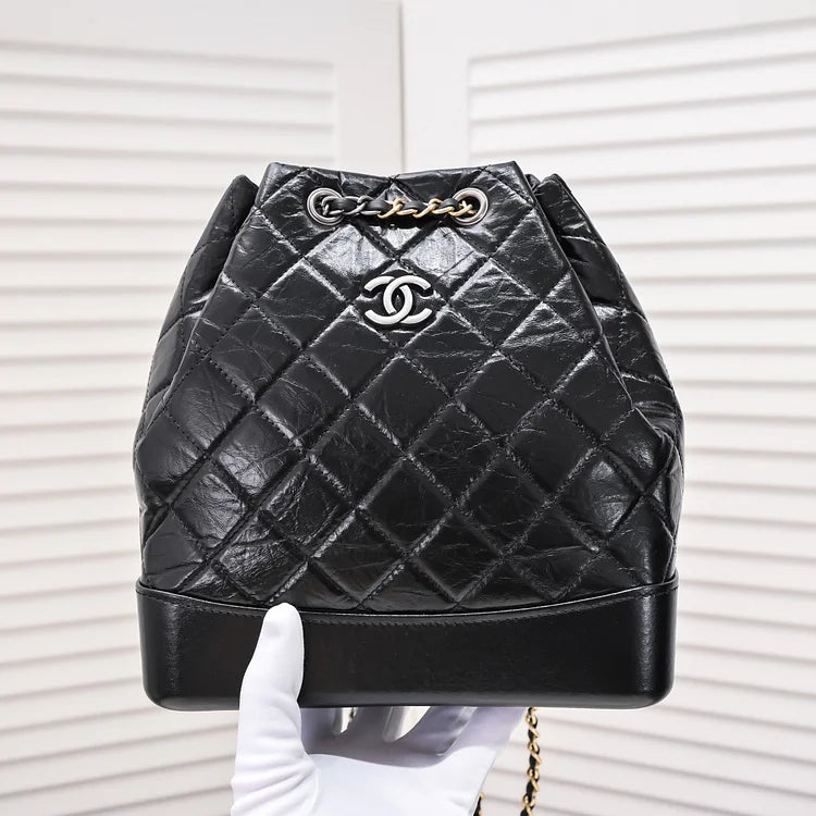CC 17 Gabrielle backpack size : 24*23*11.5cm
