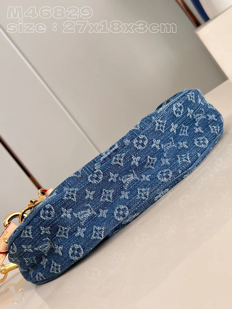 Louis Monogram Denim size : 27 x 18 x 3 cm