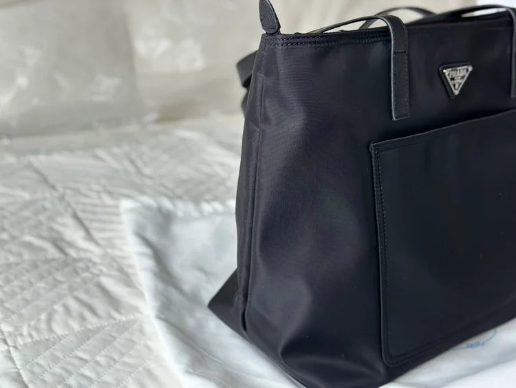 Pra new arrival tote bag size : 34 * 29cm