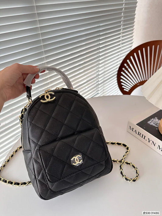 CC 𝘝𝘪𝘯𝘵𝘢𝘨𝘦 backpack size：17.5 * 23 cm