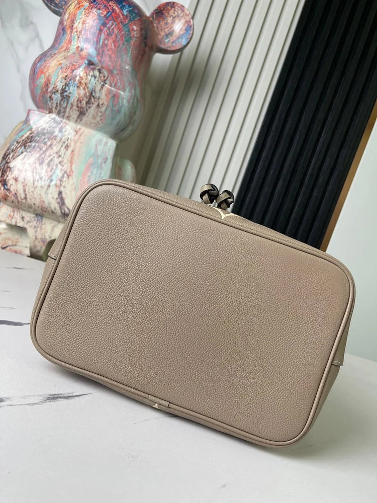 LOUIS Monogram Empreinte NeoNoe bag size : 26.0 x 26.0 x 17.5cm